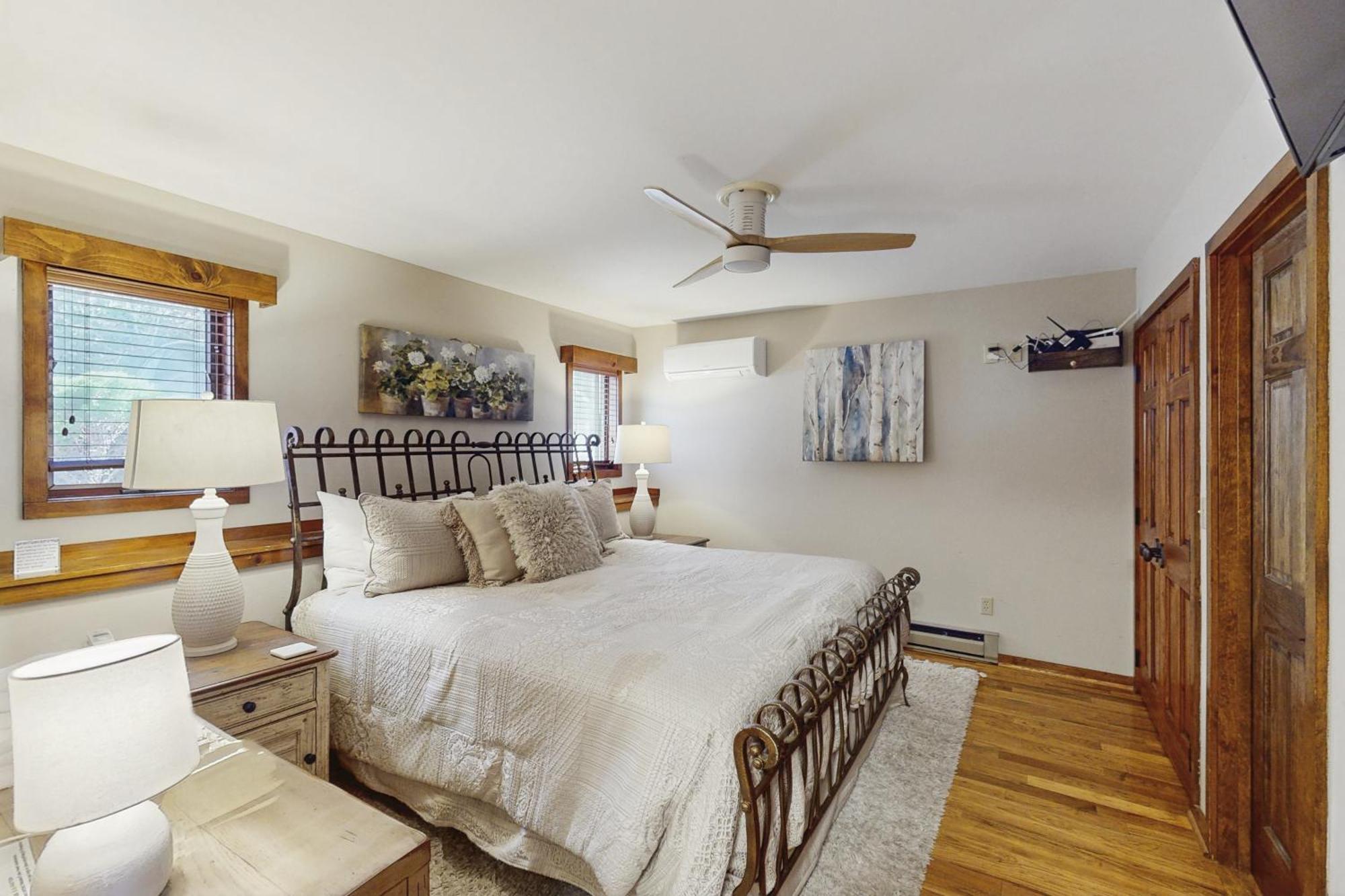 Crest 100e Apartment